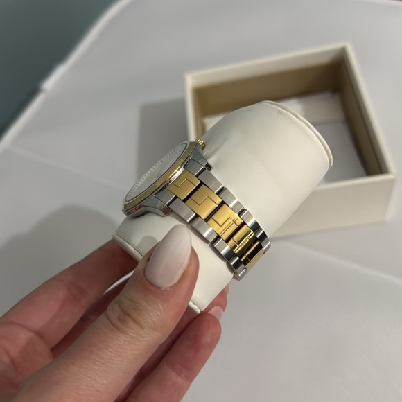 Versace Watch - Picture 5 of 6